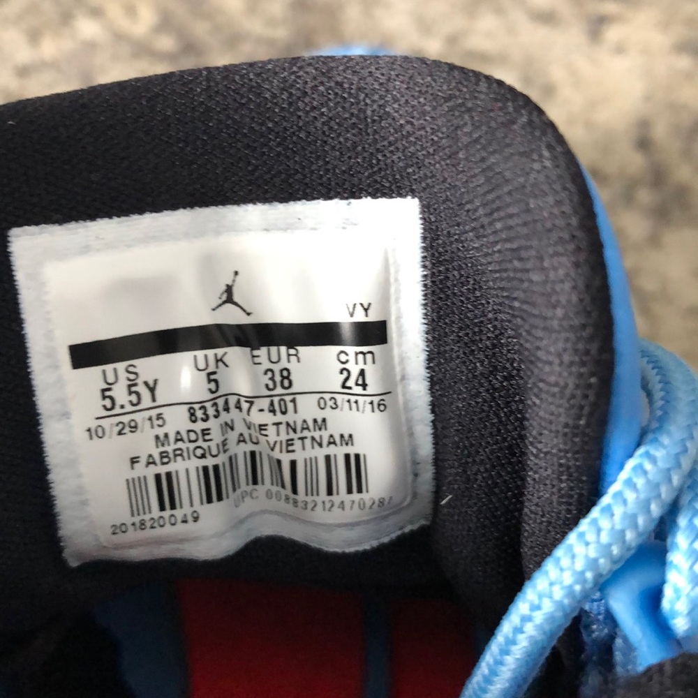 Air Jordan 9 retro low BG Pantone youth sneaker